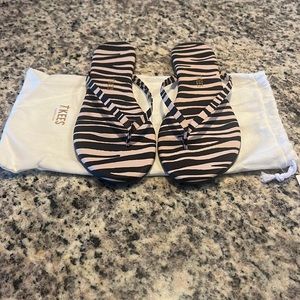 BRAND NEW Tkee sandals